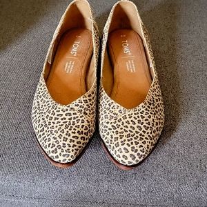 Toms, leopard print flats